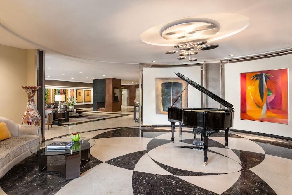 Doubletree By Hilton Miraflores El Pardo Hotel