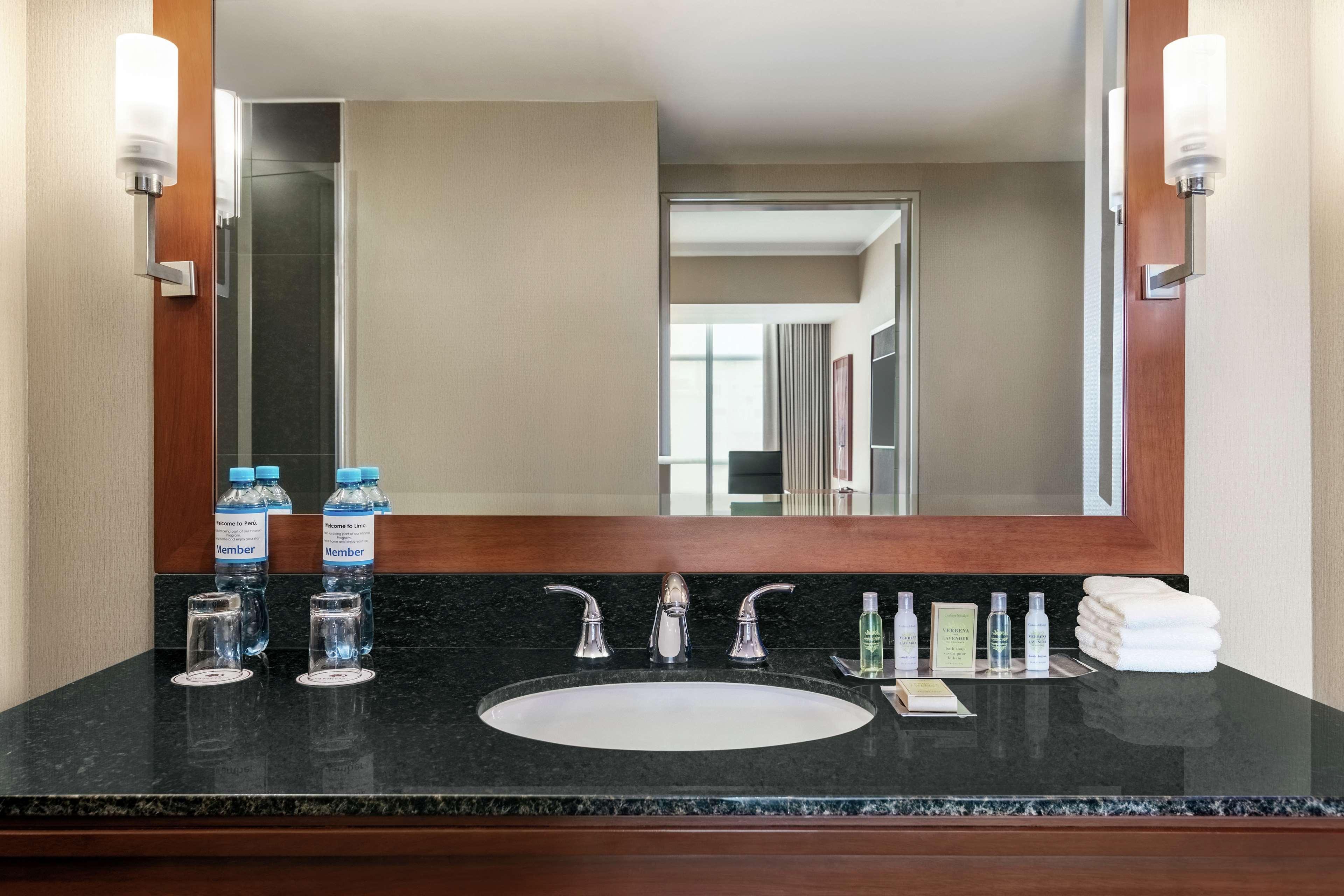 Hotel Doubletree By Hilton Miraflores El Pardo 5*