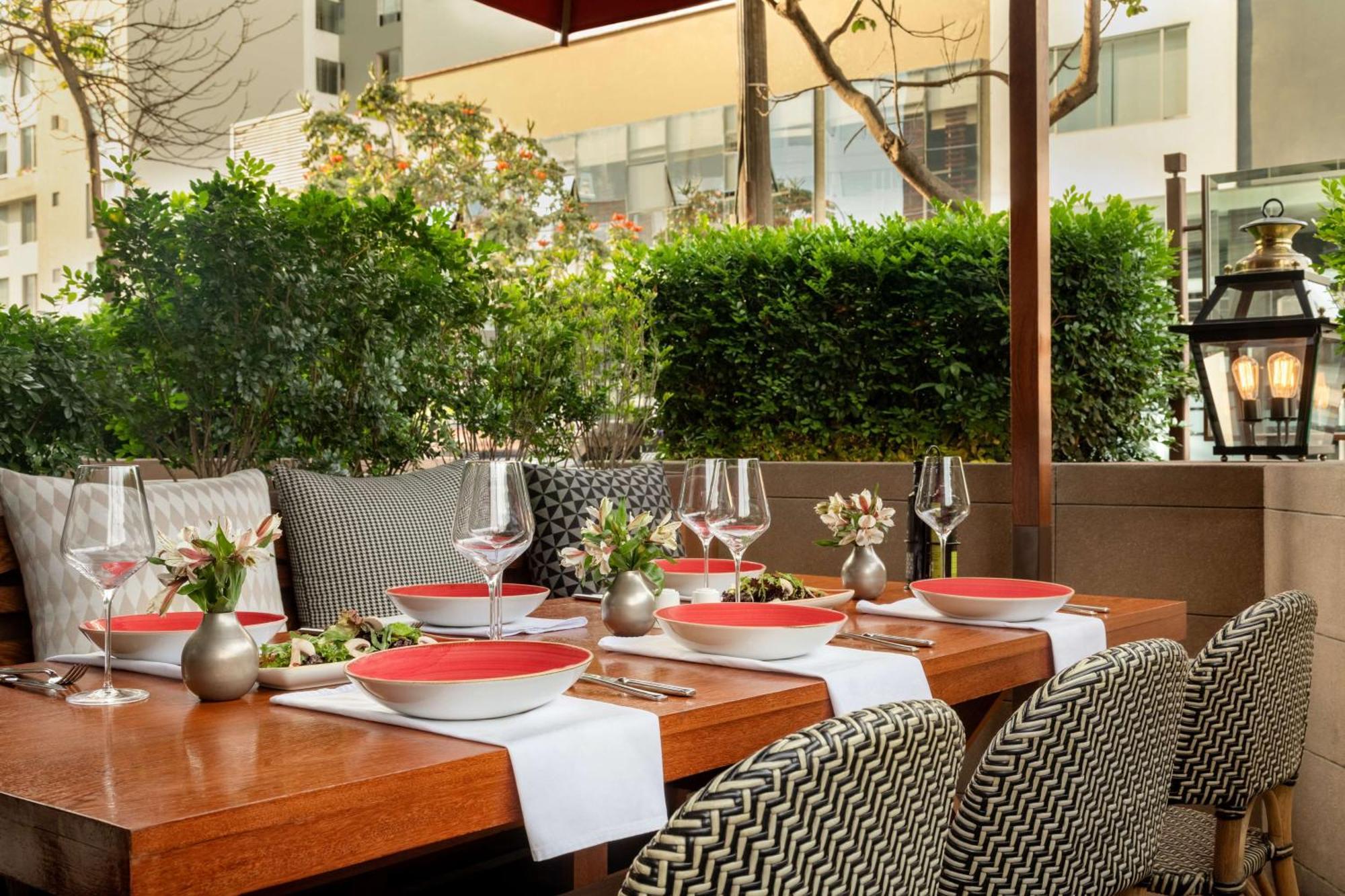 Hotel Doubletree By Hilton Miraflores El Pardo 5*